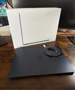 MacBook Air 15” M3 8Gb Ram color medianoche