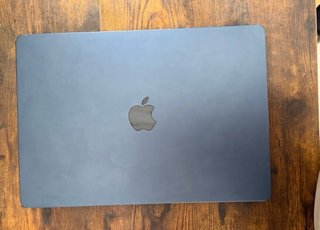 MacBook Air 15” M3 8Gb Ram color medianoche