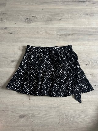 Falda con Pantalon corta negra con puntos blancos