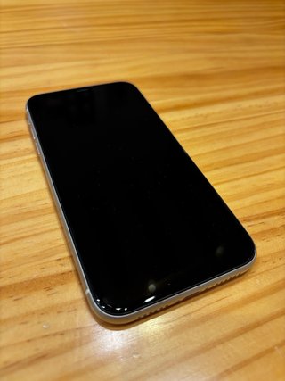 Set iPhone 12 Pro Space grey y iPhone 11 White