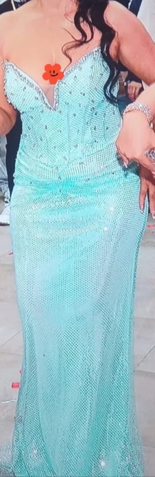 Vestido de fiesta verde agua con pedrería