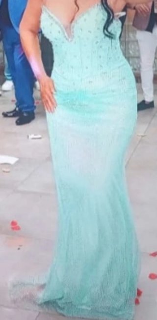 Vestido de fiesta verde agua con pedrería