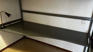Cama alta IKEA SVÄRTA con escritorio