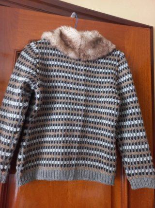 Jersey Zara Talla  M con cuello de pelo