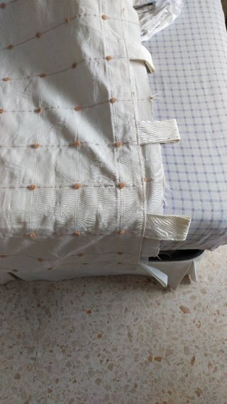 Cortina beige con detalles bordados solo 1 hoja