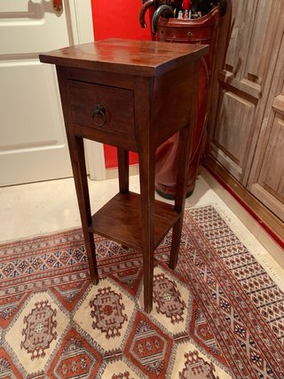 Mesita Alta de Noche o auxiliar en  Madera Maciza
