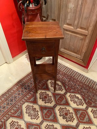 Mesita Alta de Noche o auxiliar en  Madera Maciza