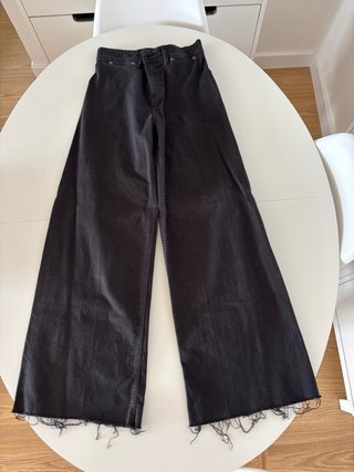 Pantalón acampanado negro Stradivarius