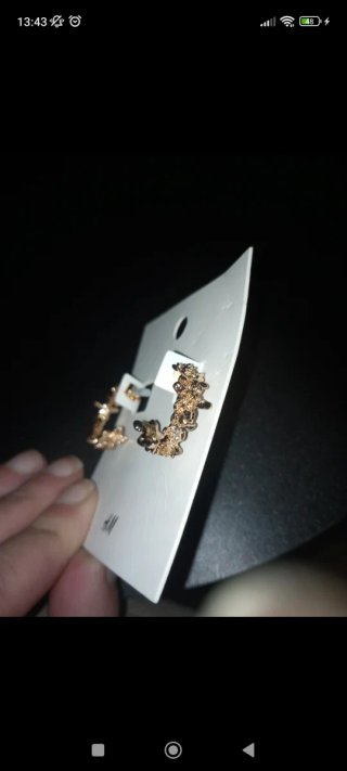 Orecchini a cerchio dorati con strass