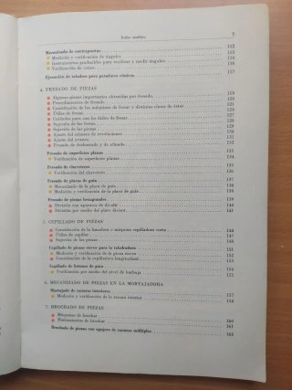 Libro alrededor máquinas herramientas