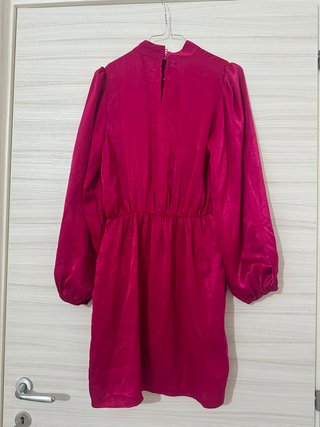 Vestito Zara fucsia a portafoglio effetto satinato