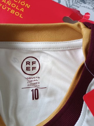 Equipación oficial España