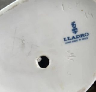 FIGURA LLADRO DE CERAMICA MEDICO CON NIÑO.