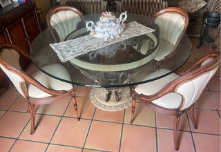 Mesa salón cristal Vidal Grau y 4 butacas