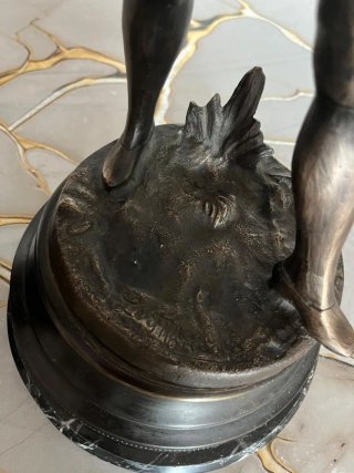 Figuras de bronce pareja de jugadores de tenis