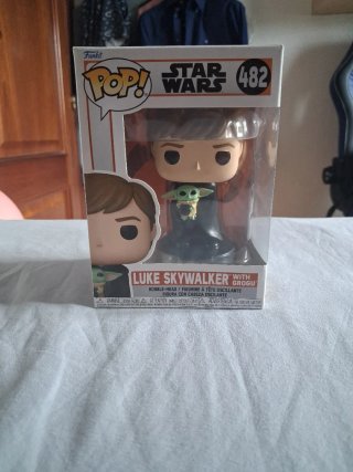 Funko Pop Luke Skywalker con Grogu 482