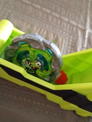 Lanzador Beyblade X especial.