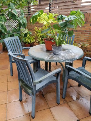Mesa y 4 Sillas de Jardín
