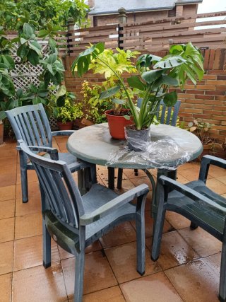 Mesa y 4 Sillas de Jardín