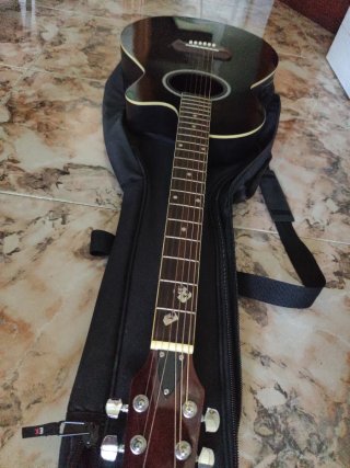 Guitarra Española Eléctrica con Funda