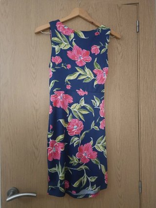 Vestido floral azul y rosa