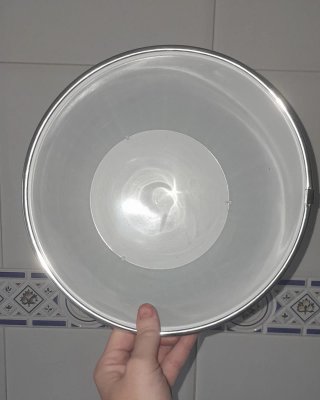 Papelera con diseño de lápices