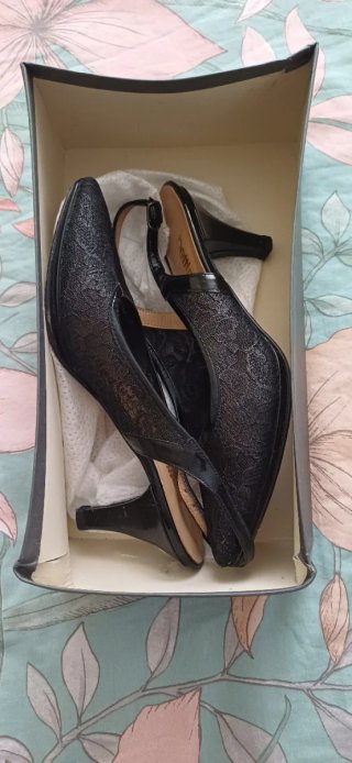SCARPE DA DONNA ELEGANTI  NERE CON IL TACCO