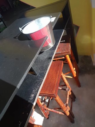 Mostrador alto de madera