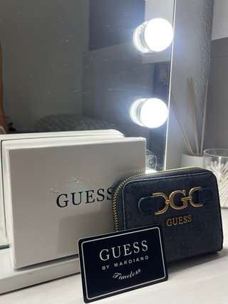 Monedero Guess Negro y Dorado