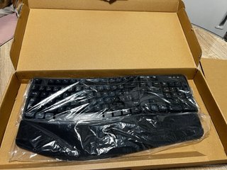 Teclado ergonómico y reposamuñecas