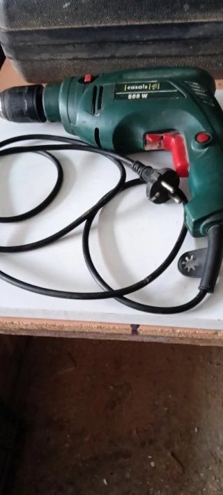 Taladro Casals 600W, peso 2,5 kg aprox.