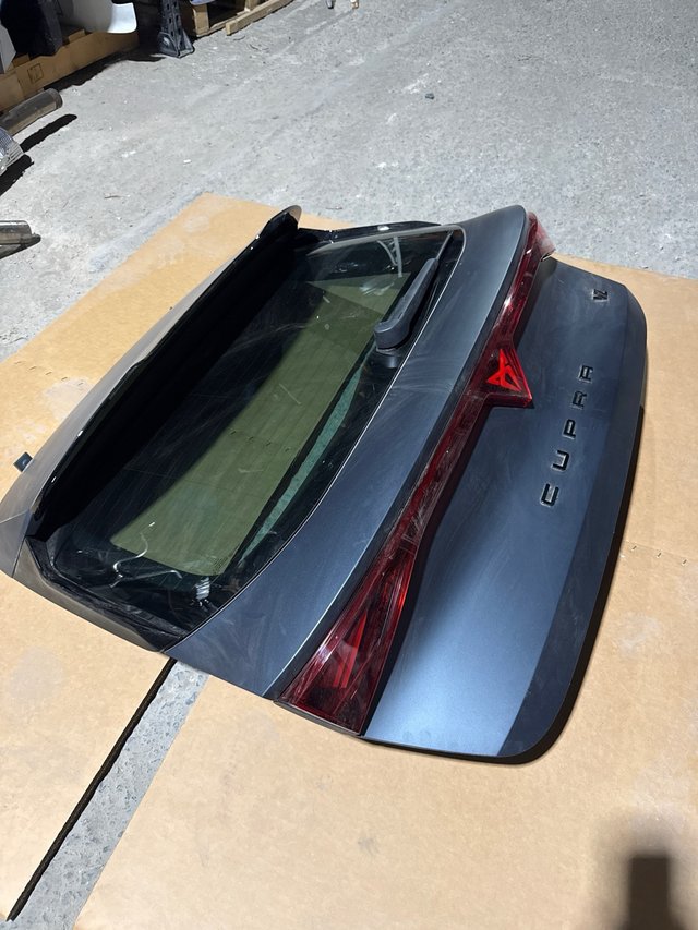 Portón Trasero Cupra Leon VZ 2025/26