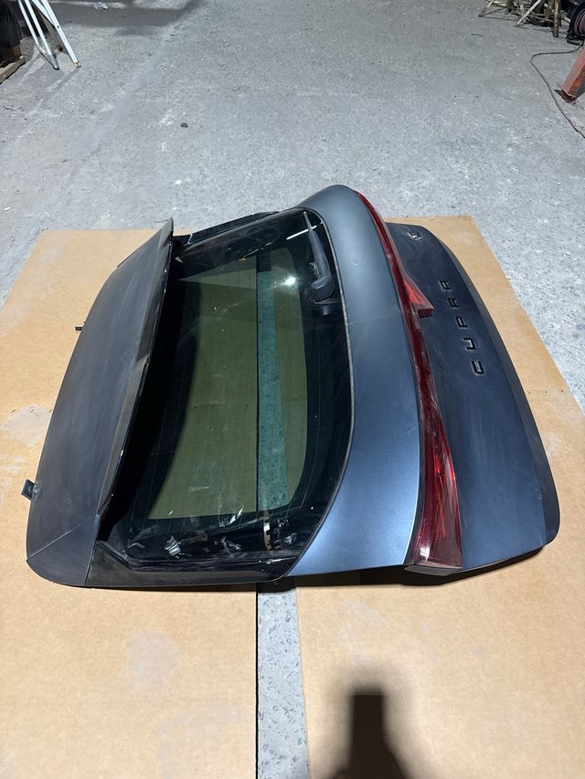 Portón Trasero Cupra Leon VZ 2025/26