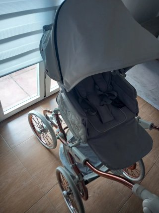 Passeggino per neonati grigio e rame