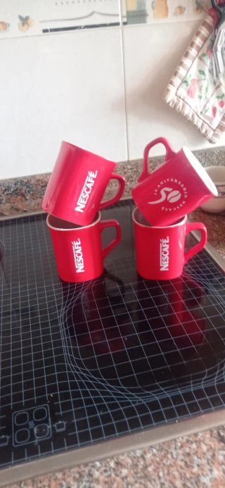 Tazas Nescafé Rojas