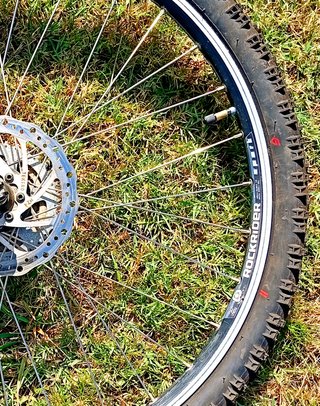 Rueda trasera completa bicicleta montaña de 26".