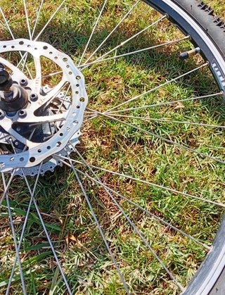 Rueda trasera completa bicicleta montaña de 26".