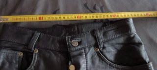 Pantalón de piel negro Talla M..38/40....15€