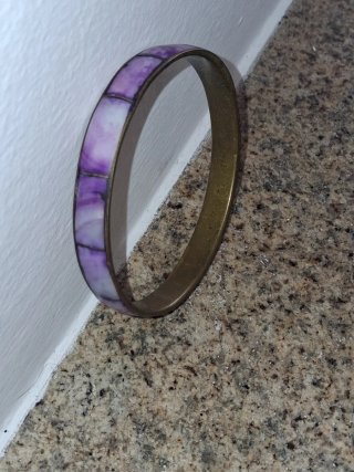 Pulseira Rígida Vintage Latão Madrepérola Roxa