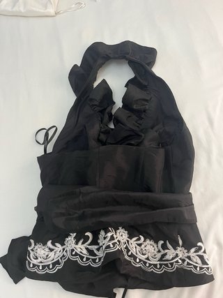 Falda blanca con bordado negro, talla 40/42