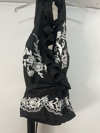 Falda blanca con bordado negro, talla 40/42