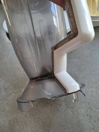 Accesorios Batidora Bosch. Los vasos están rotos.