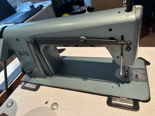 Máquina de coser Alfa 157 con mesa y motor nuevo