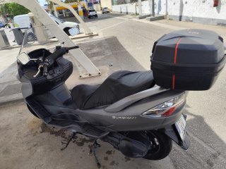 Suzuki Burgman Maxi Scooter Gris