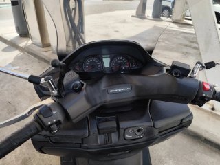 Suzuki Burgman Maxi Scooter Gris
