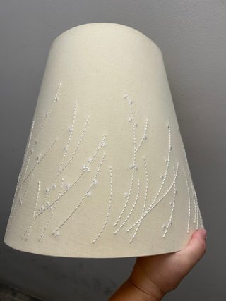 Pantalla lámpara Ikea tela beige bordada