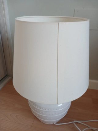 Lámpara de mesa cerámica blanca