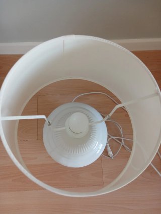 Lámpara de mesa cerámica blanca