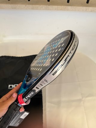 Pala de pádel NOX con funda