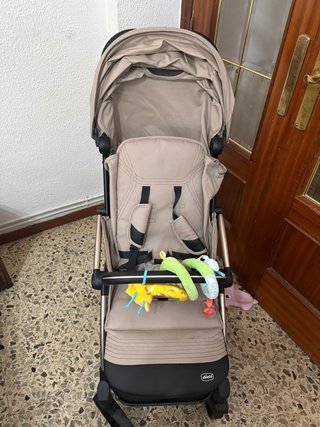 Carro de bebé Chicco color beige